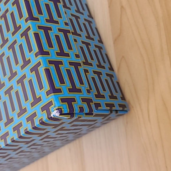 Tory Burch Large Empty Gift Box, Tall Boot Box  22 1/4” x 14 1/4” x 4 1/4” - Picture 6 of 9